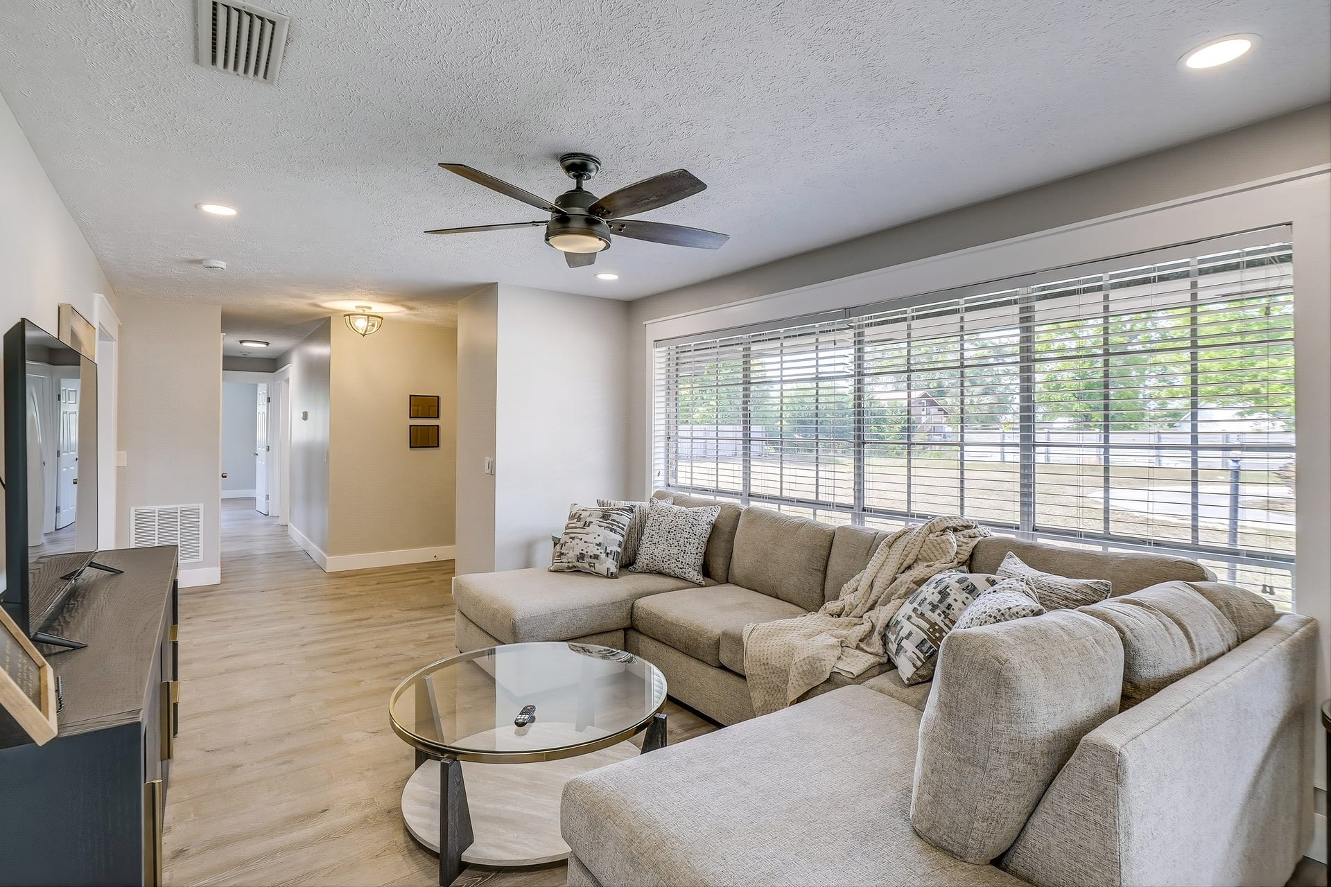 Living area & hallway