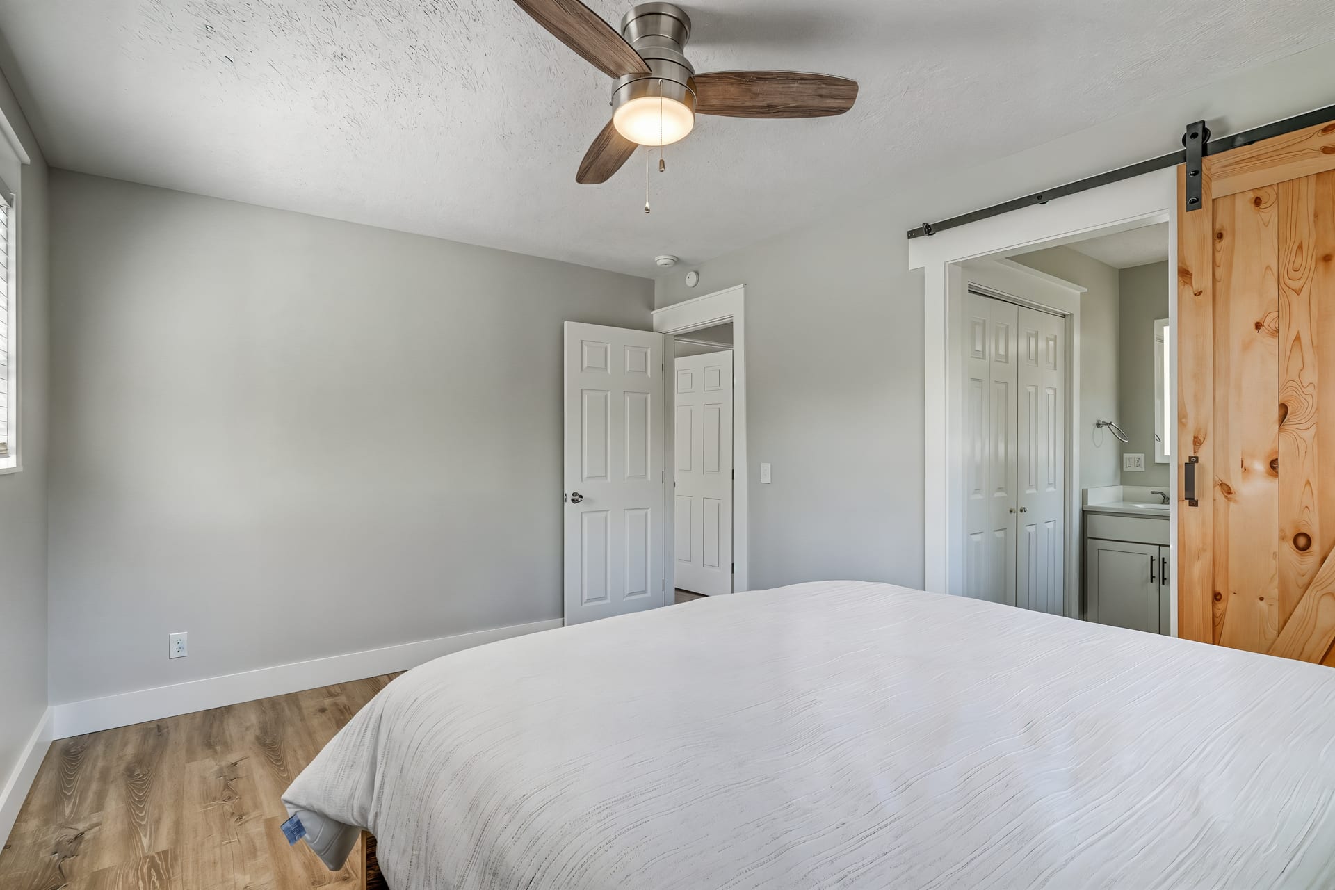 Primary bedroom & ensuite entry