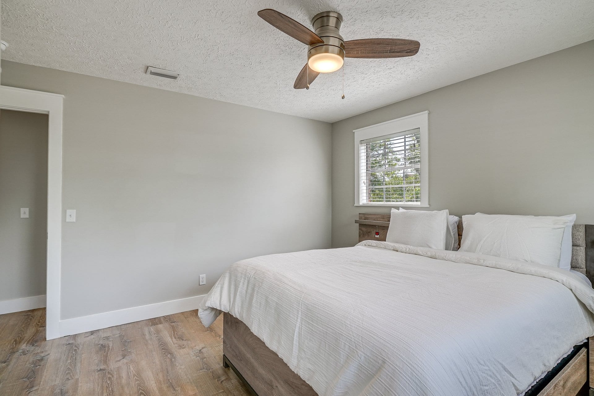 Queen bedroom